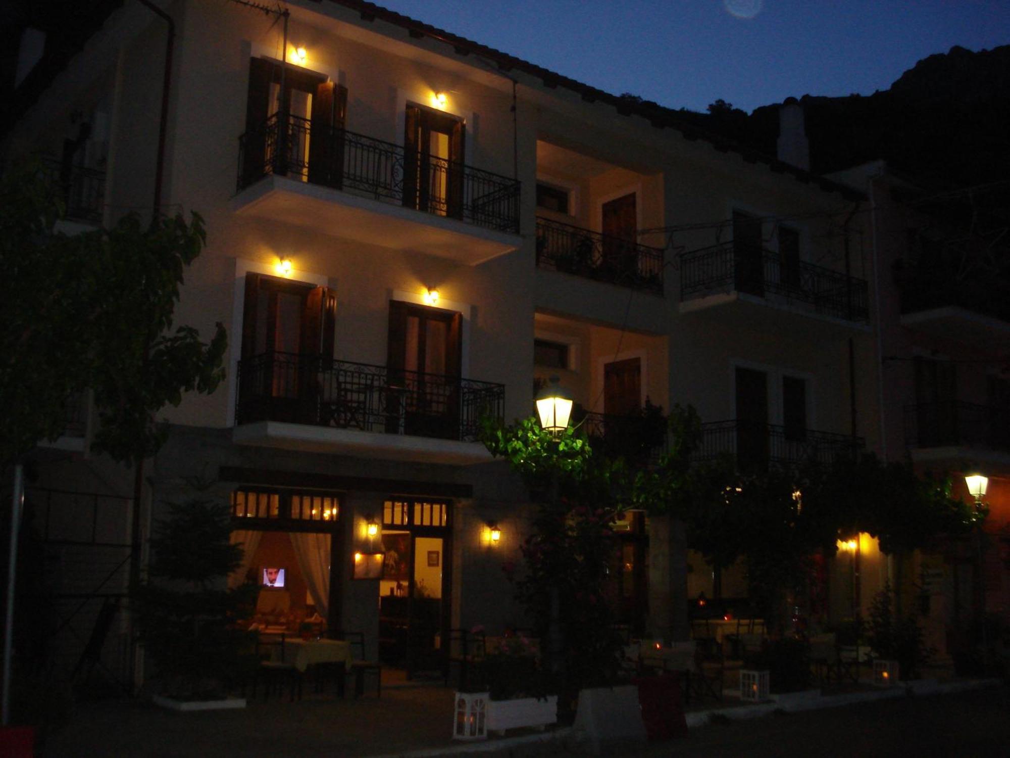 Iris Hotell Arachova Exteriör bild